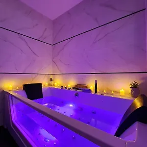 Chalet Privatif / Romantique Balneo, Le Castellet (Var)